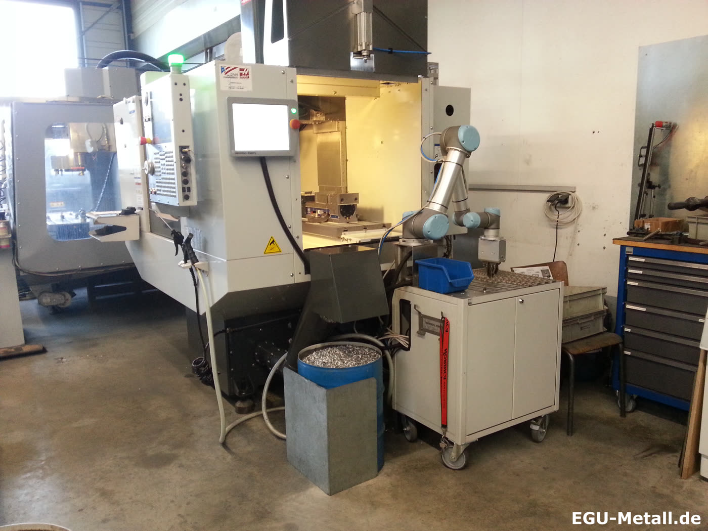 CNC machining center with automation